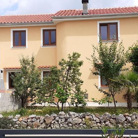 Apartman Paola Malinska Exteriér fotografie