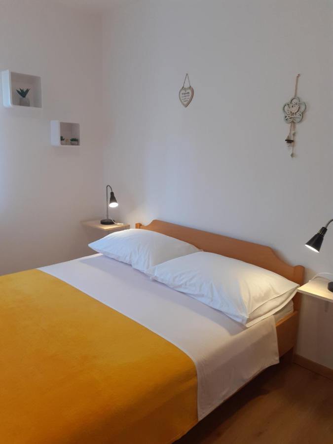 Apartman Paola Malinska Exteriér fotografie