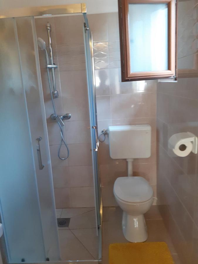 Apartman Paola Malinska Exteriér fotografie