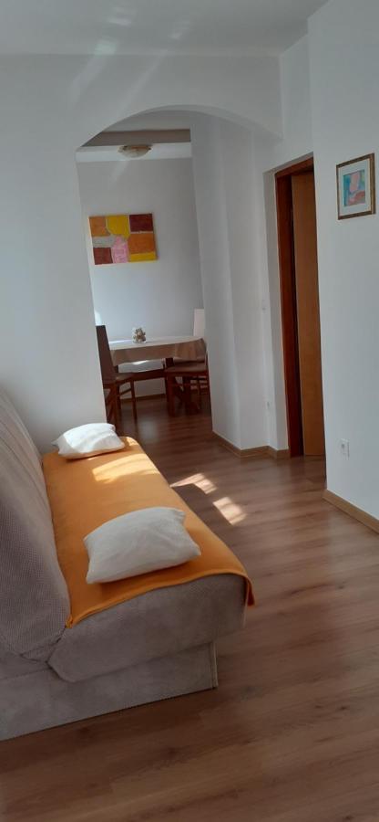 Apartman Paola Malinska Exteriér fotografie