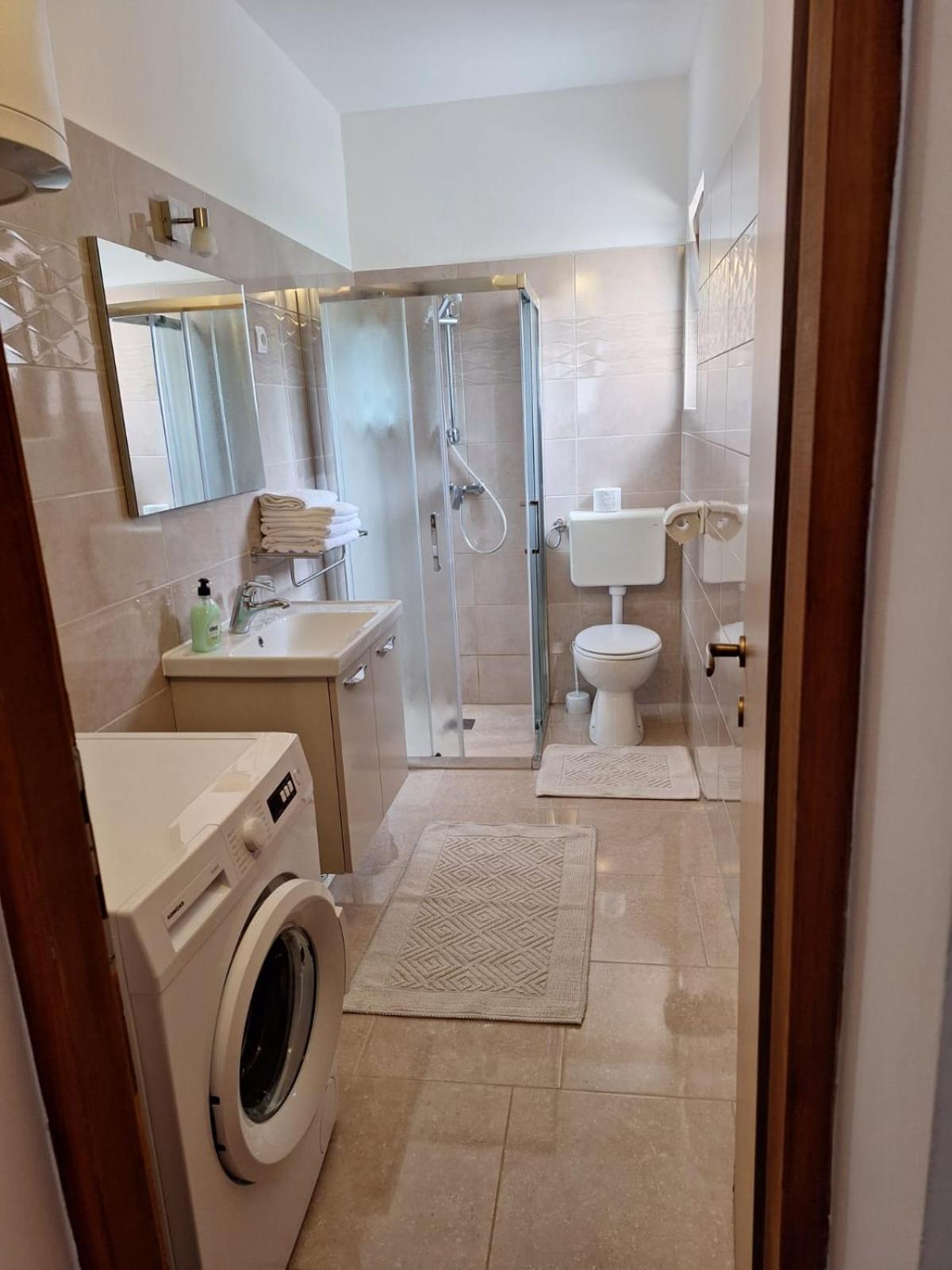 Apartman Paola Malinska Exteriér fotografie