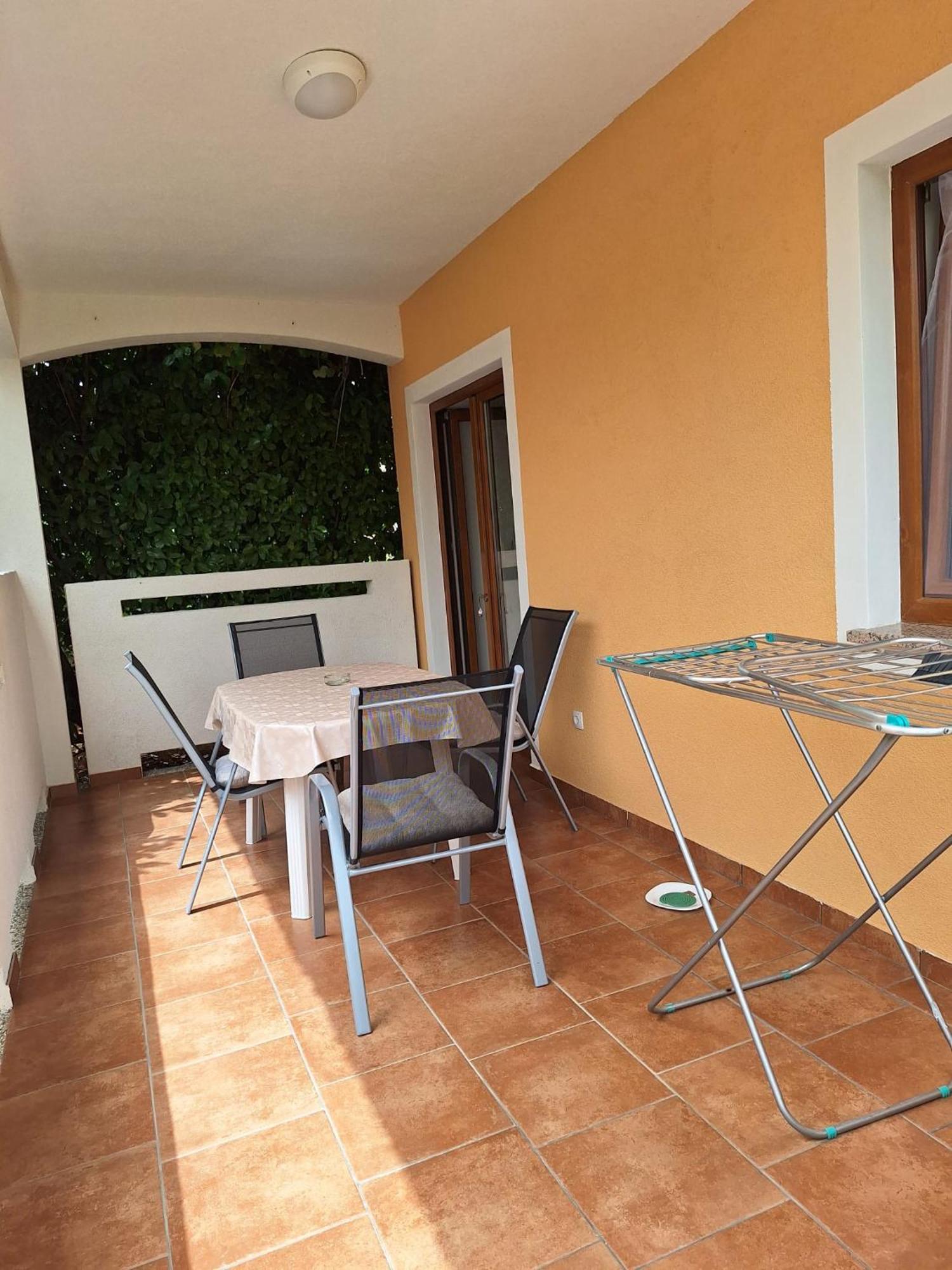 Apartman Paola Malinska Exteriér fotografie
